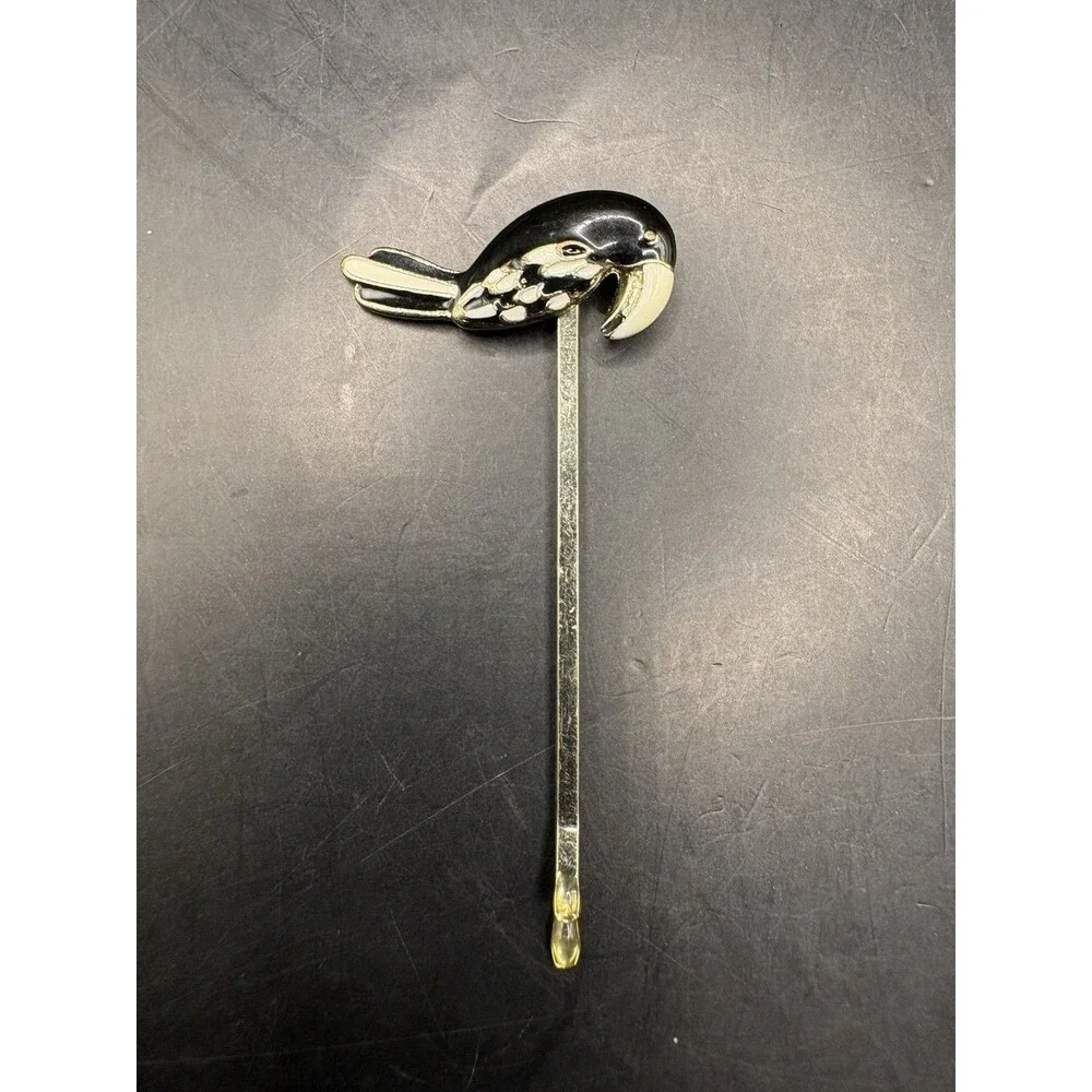 Hair pin Toucan in black and white enamel.